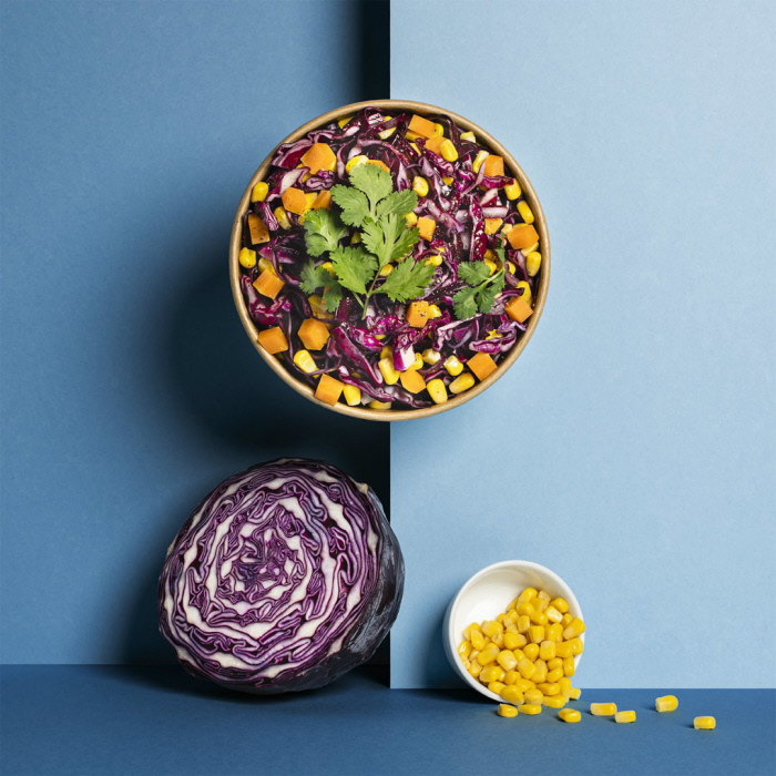 Insalata con cavolo viola, mais e ricotta