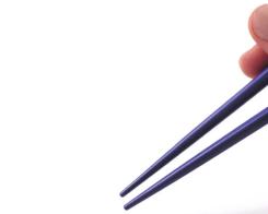 Cum să mâncăm cu beţişoarele chinezeşti?