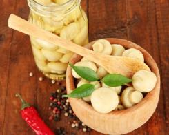 Час перекусити консервованими грибами