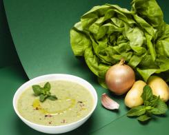 Zuppa fredda di lattuga e menta