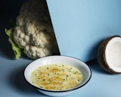 Zuppa di cavoli, cocco e curry