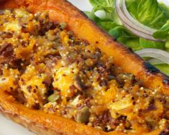 Zucca ripiena di quinoa e cipolle rosse