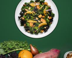 Insalata con cavolo, patata dolce e arancia