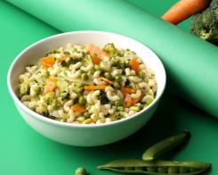 Pasta con broccoli, carote e piselli