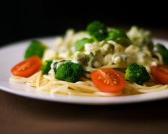 Pasta con brócoli y crema