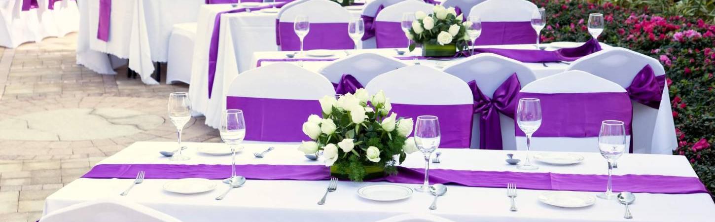 Faţa de masă, tacâmurile, lumânările – principii de decorare a mesei