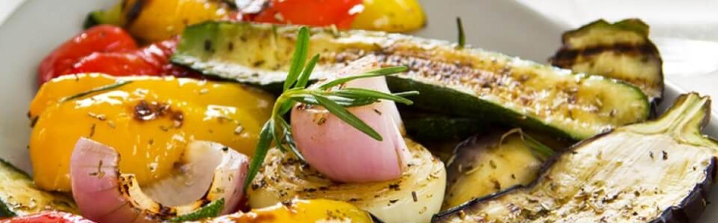 Mâncăruri de legume cu ulei de măsline și ulei de susan