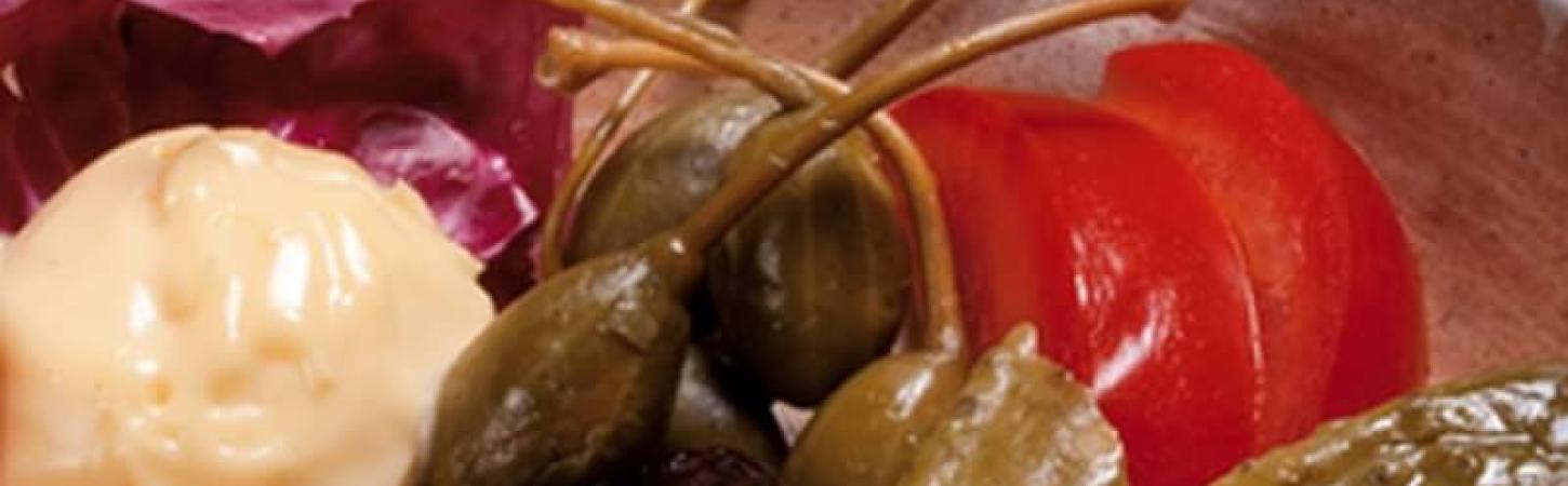 Готвене и приготвяне на салати с корнишони
