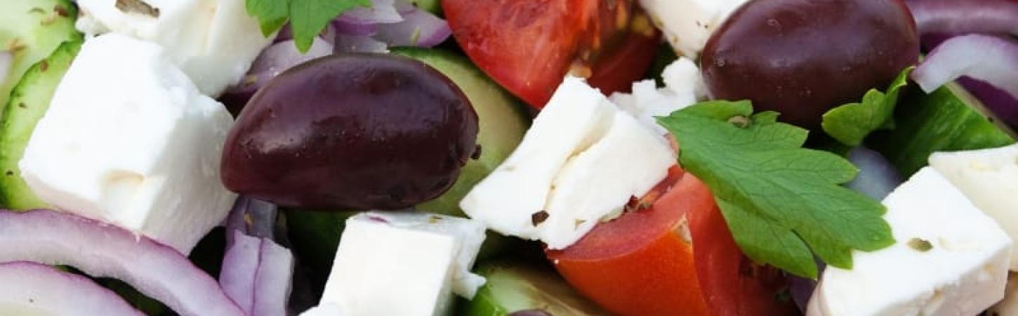 Шукаєте рецепти салатів та овочевих страв? Скуштуйте грецький салат