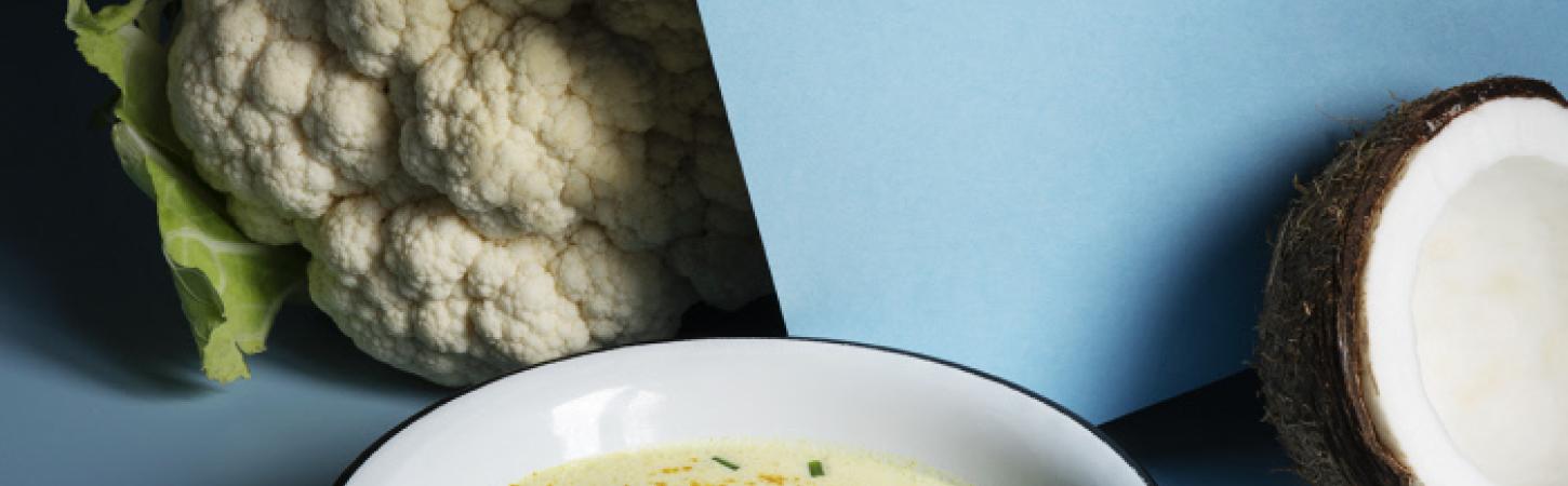 Zuppa di cavoli, cocco e curry