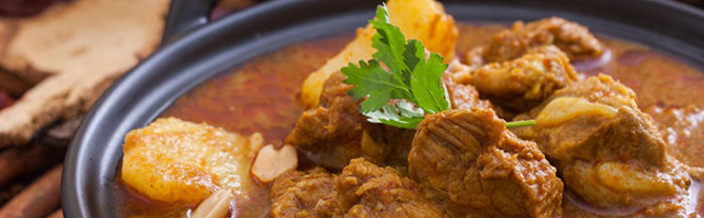 Massaman Nua: Ternera en salsa cremosa de curry rojo y leche de coco