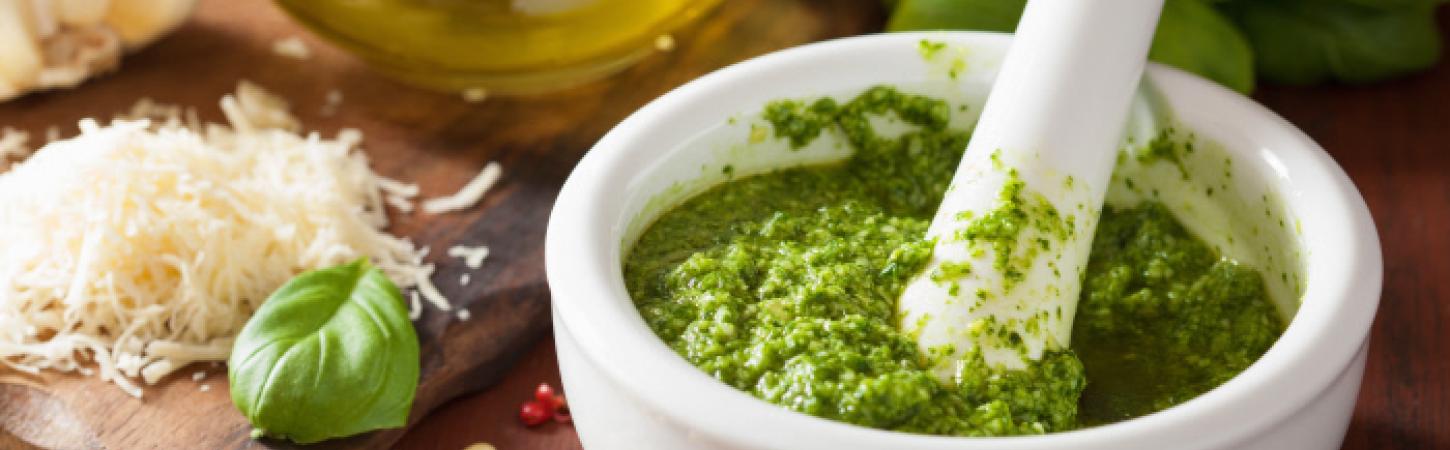 Come fare il pesto: tutte le varianti del pesto alla genovese