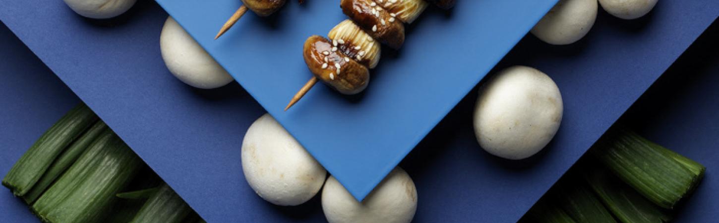 Yakitori con funghi