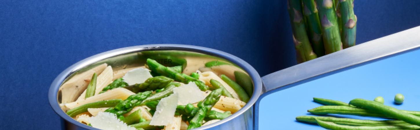 Pasta con fagiolini, piselli ed asparagi